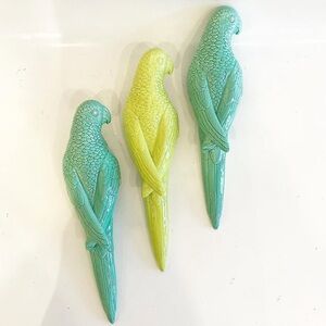Set of 3 ceramic wall hanging parrots